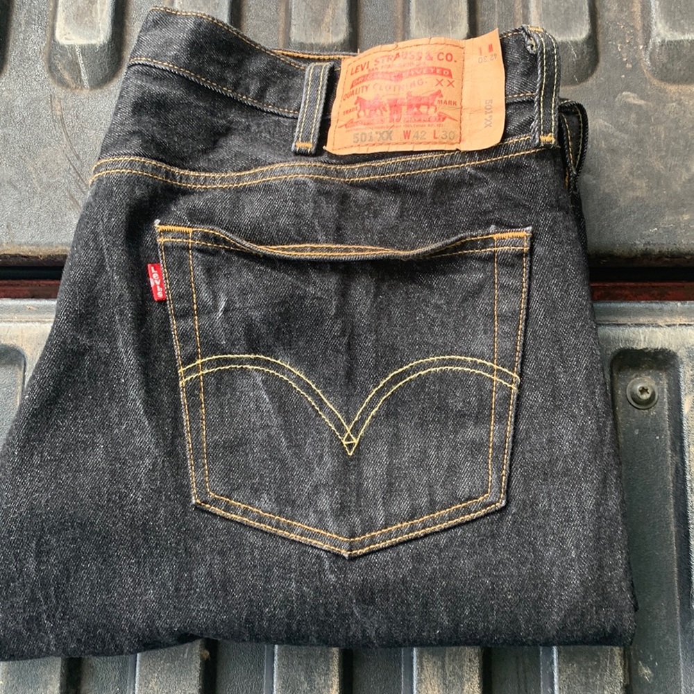 Men Levi Jean size 42x30 style 501